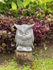 Esme - Eule, auf Sockel, 25 cm H | Steinguss 